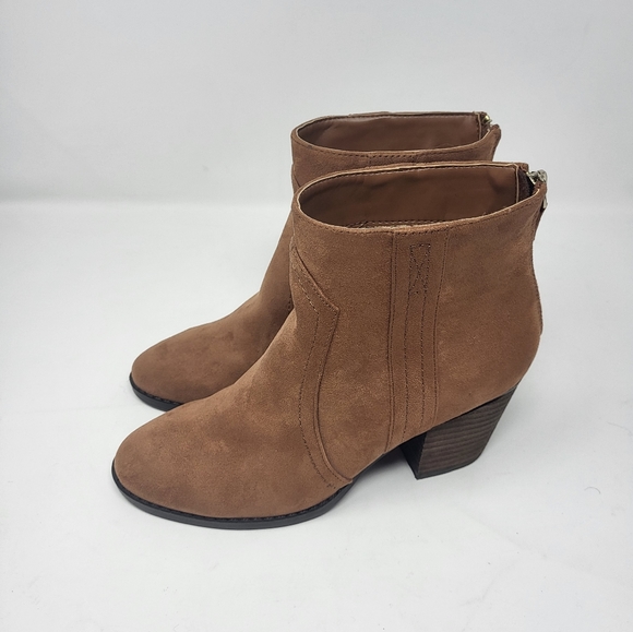 Call it Spring Faux Suede Tan Ankle Booties Boots Tan Size 7.5 Back Zipper - Picture 3 of 11
